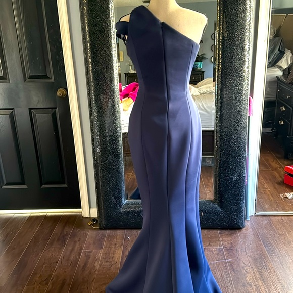 Worn once Jovani navy blue gown π stunning - Picture 3 of 6